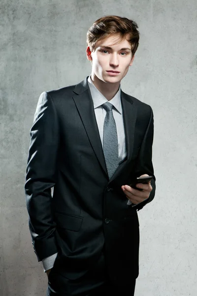 Young businessman using a mobile phone — Stock Photo, Image