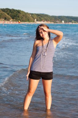 gülümseyen genç güzel kız