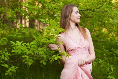 Ormandaki genç kız