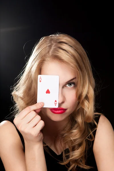 Chica joven jugando en el juego — Foto de Stock