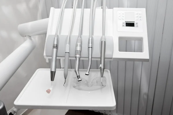 Perceuses dentaires dans le cabinet du dentiste — Photo