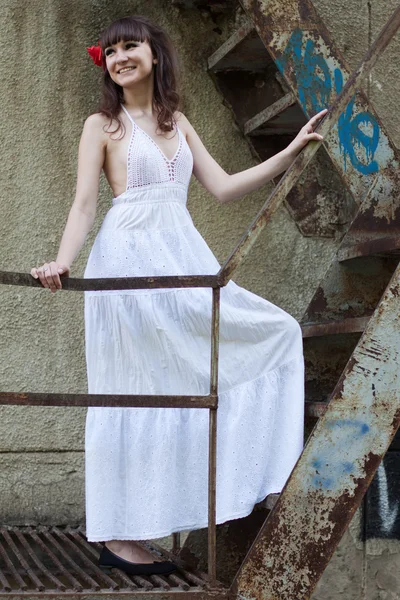 Young girl standing on old stairs — Stock Photo, Image