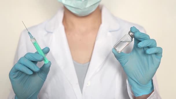 Doctor, nurse, scientist hand in blue gloves holding flu, measles, coronavirus, covid-19 vaccine. — Stock Video