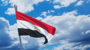 Mısır bayrağı mavi gökyüzüne karşı rüzgarda dalgalanıyor. Ulusal tema, uluslararası konsept.