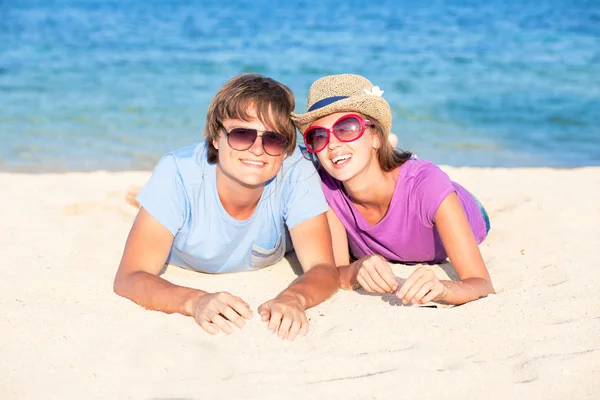 Young beautiful couple on tropical bali beach.honeymoon — Stock Photo, Image