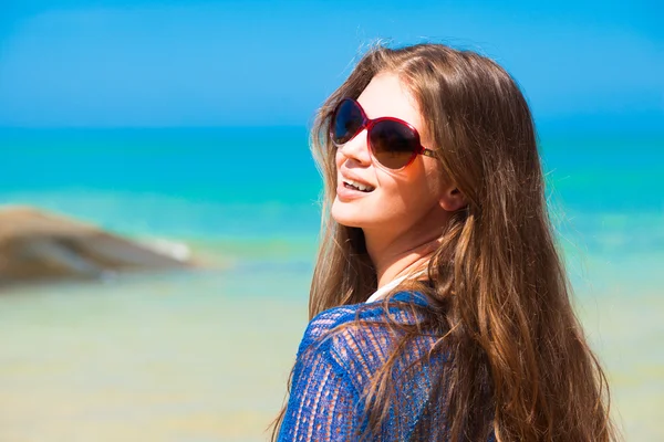 Vrouw met zonnebril — Stockfoto