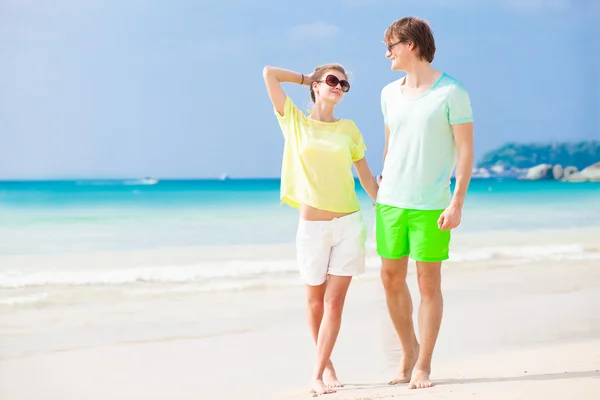 Front view of couple holding hands on tropical beach in sunglasses in Thailand — Stock Photo, Image