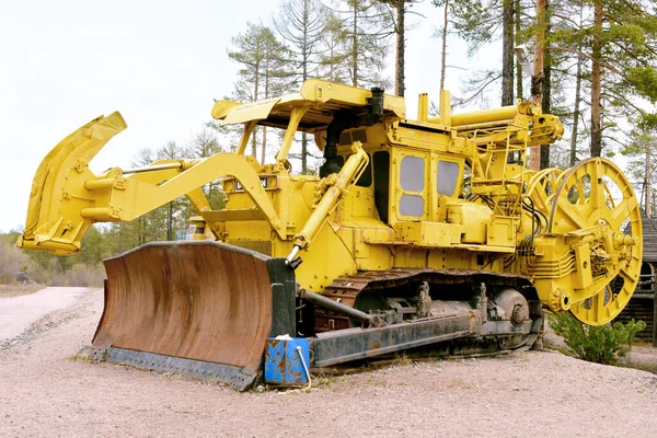 Yellow Old Mining Bulldozer Heavy Work Stands Rusting Forest — Stok fotoğraf