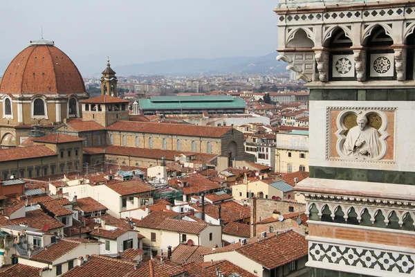 Panorámás kilátás nyílik Firenze a harangtorony — Stock Fotó