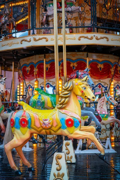Drewniany Koń Karuzeli Retro Atrakcja Dla Dzieci — Zdjęcie stockowe