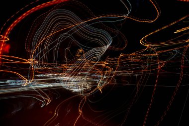 siyah uzayda parlayan satırları. Hatları ile arka plan ve kızdırma