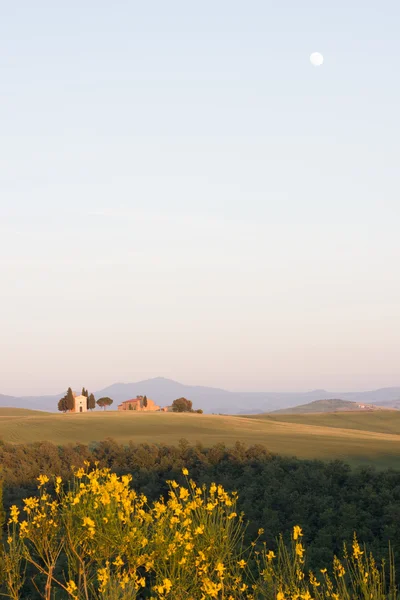 Moon and Tuscany — Stock Photo, Image