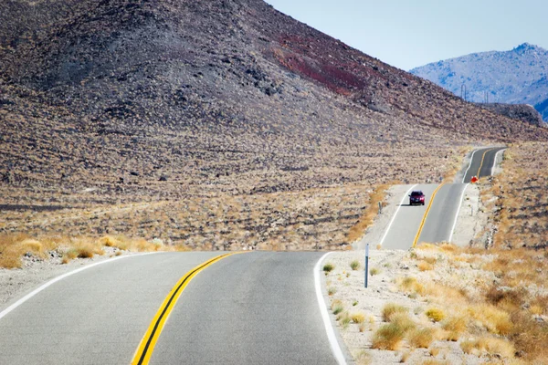 Weg in death valley national park — Stockfoto