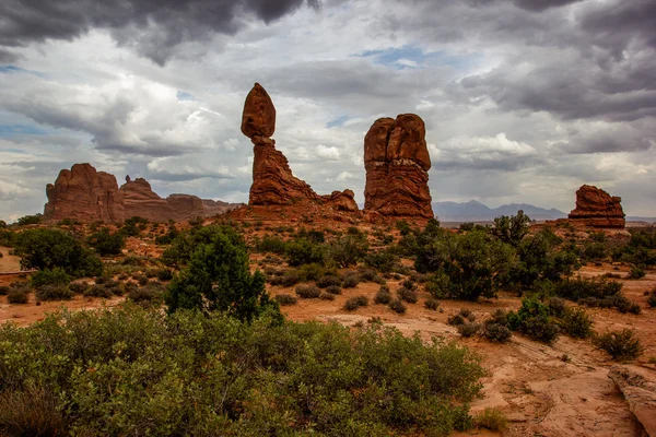 Evenwichtige rock — Stockfoto