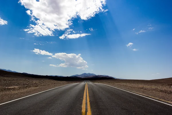 Weg in death valley national park — Stockfoto