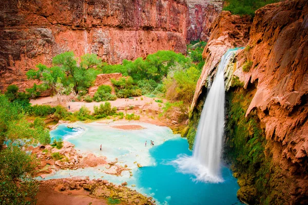 Mooney, Havasupai Indian Reservation düşer