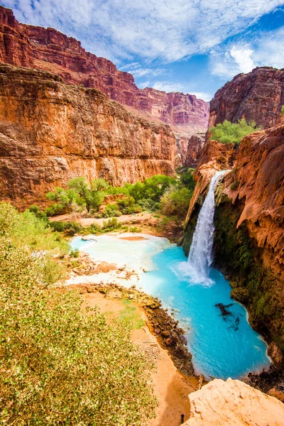 Mooney, Havasupai Indian Reservation düşer