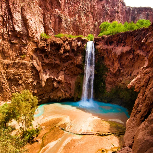 Mooney, Havasupai Indian Reservation düşer