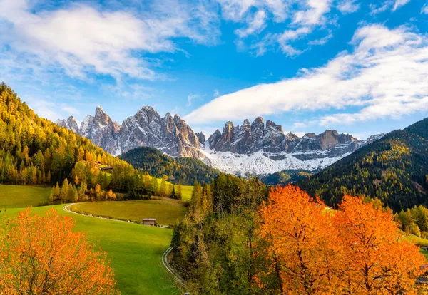 Villnoess, Funes Valley, Herfstlandschappen, Trentino, Italië — Stockfoto