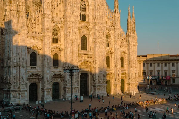 Piazza del Duomo eller Duomo Square. Duomo di Milano Cathedral, Italien — Stockfoto