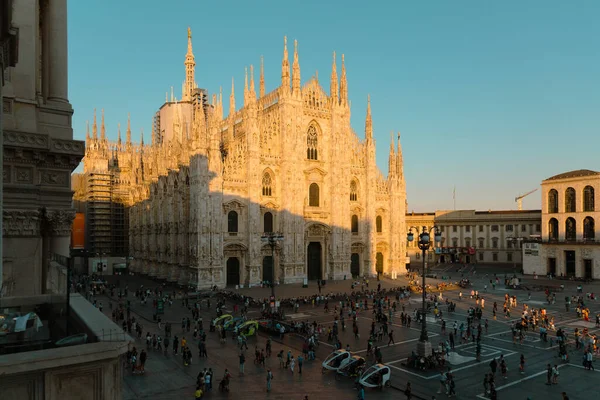 Piazza del Duomo eller Duomo Square. Duomo di Milano Cathedral, Italien — Stockfoto