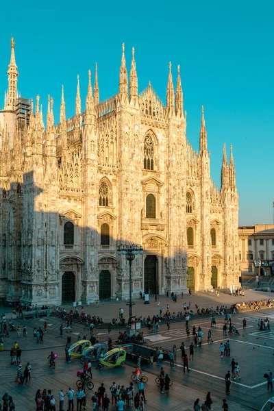 Piazza del Duomo eller Duomo Square. Duomo di Milano Cathedral, Italien — Stockfoto