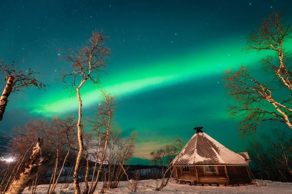Nordlys, nordlys, nordlys over Abisko, svensk Lappland. – stockfoto