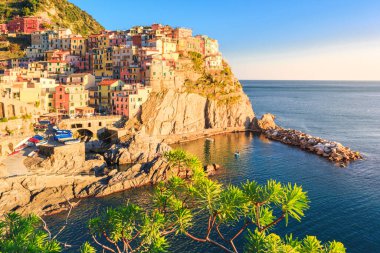 Manarola 'da günbatımı, İtalyan Rivierası. Liguria, İtalya