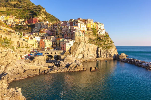 Manarola 'da günbatımı, İtalyan Rivierası. Liguria, İtalya — Stok fotoğraf