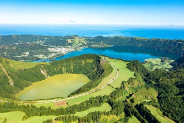 Sete Cidades, Boca Do Inferno Miradouro 'nun manzarası. Sao Miguel, Azores. Yüksek kalite fotoğraf