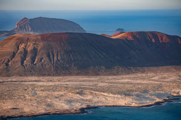 从上方的火山景观令人惊奇 西班牙加那利群岛兰萨罗特岛 — 图库照片