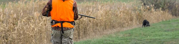 Jäger Tarnung Mit Einem Gewehr Bei Der Jagd Auf Wildvögel — Stockfoto