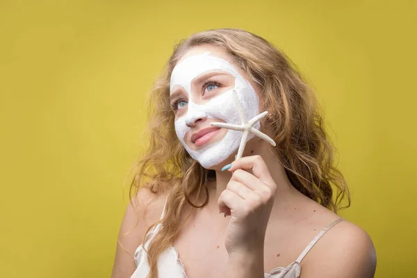 Girl Makes Procedures Cosmetic Mask Her Face — Stock Photo, Image