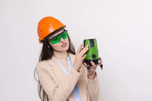 Girl Orange Helmet Laser Level Her Hands White Background — Stock Photo, Image