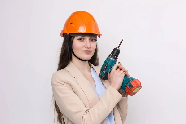 Menina Engenheiro Capacete Construção Laranja Com Uma Chave Fenda Martelo — Fotografia de Stock