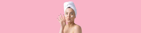 Szépség Portré Fehér Törölköző Fejen Alkalmazni Krém Arcra Bőrápolás Öko — Stock Fotó