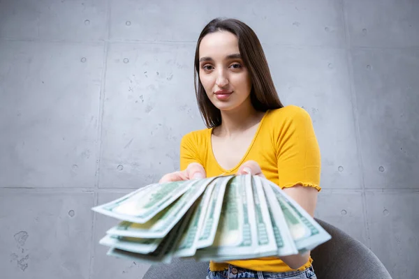 Photo Wealthy Woman Simple Clothes Holding Fan Dollar Money Isolated — Stock Photo, Image