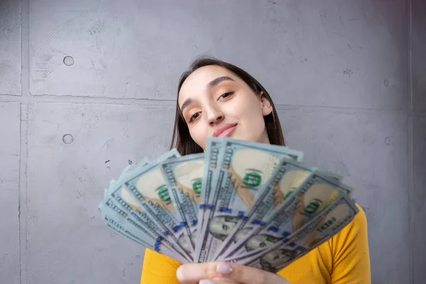 Photo Wealthy Woman Simple Clothes Holding Fan Dollar Money Isolated — Stock Photo, Image