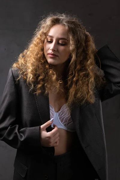Portrait Une Jeune Fille Sexy Bouclée Aux Cheveux Roux Dans — Photo