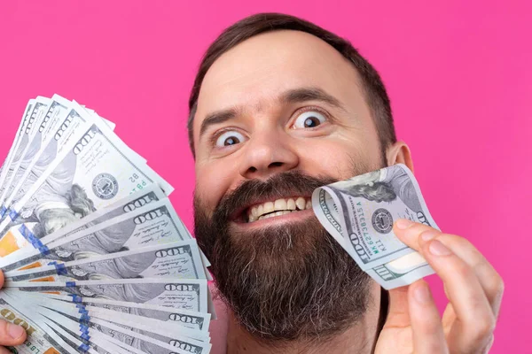 Портрет Задоволеного Молодого Бізнесмена Бородою Одягненою Рожевий Піджак Який Показує — стокове фото