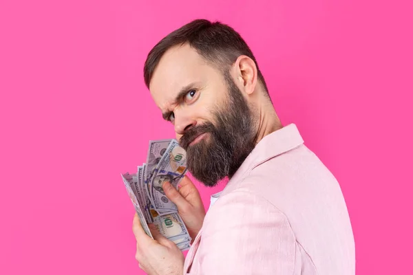 Портрет Задоволеного Молодого Бізнесмена Бородою Одягненою Рожевий Піджак Який Показує — стокове фото