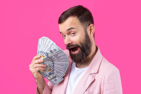 Portret Van Een Tevreden Jonge Zakenman Met Een Baard Gekleed — Stockfoto