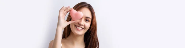 Mulher Sorridente Bonita Com Pele Limpa Maquiagem Natural Dentes Brancos — Fotografia de Stock