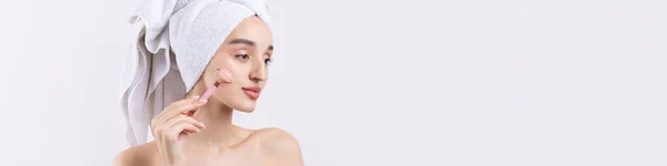 Beautiful Girl Thick Eyebrows Perfect Skin White Background Towel Head — Stock Photo, Image