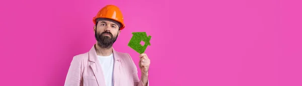 Porträtt Ung Byggingenjör Bära Orange Hatt Rosa Jacka Står Röd — Stockfoto