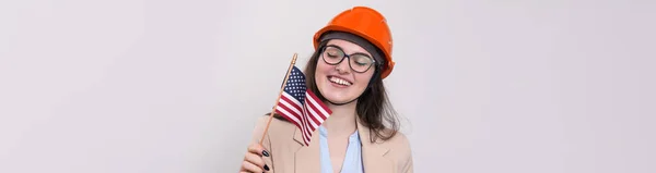 Una Ragazza Casco Costruzione Una Bandiera Americana Sta Felice Uno — Foto Stock