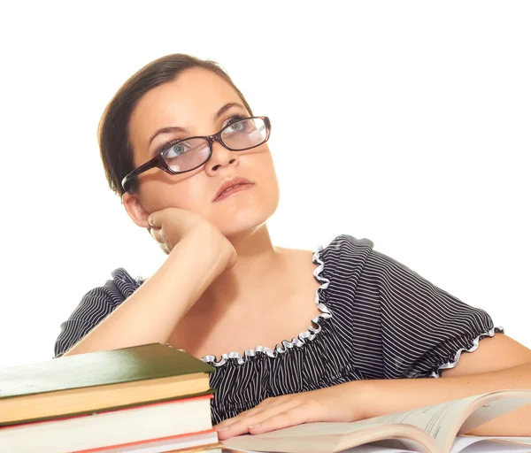 Attraktives Mädchen in schwarzer Bluse, mit Brille und Buch. Mythos — Stockfoto