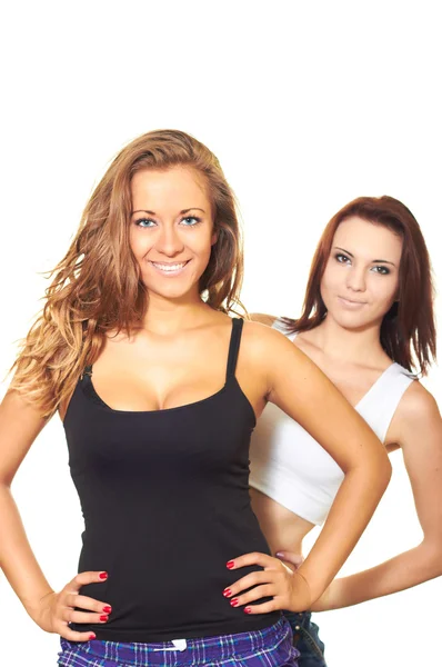 Duas meninas atraentes em camisas esportivas fazem exercícios . — Fotografia de Stock