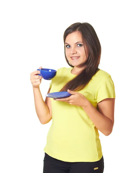 Attractive smiling girl in a yellow shirt holding a cup and sauc — Stock Photo, Image