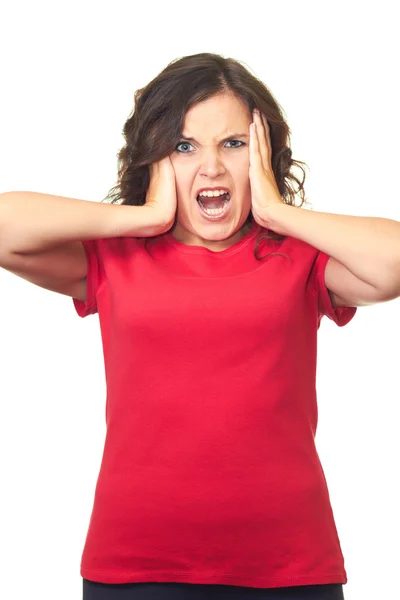 Chica en camisa roja abrazar la cara con ambas manos y gritando . —  Fotos de Stock